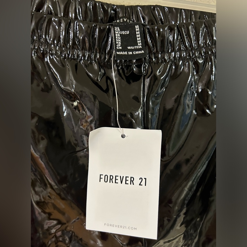 NWT-Forever 21 black shorts size medium elastic waist $30